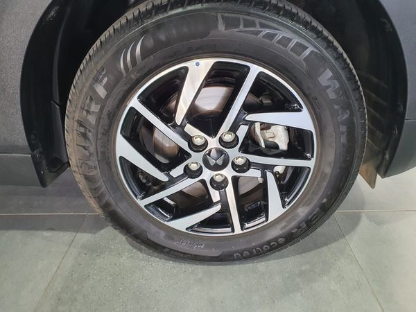 2025-Mahindra-XUV-3XO-12T-AX5 image:9