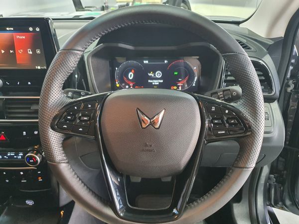 2025-Mahindra-XUV-3XO-12T-AX5 image:11