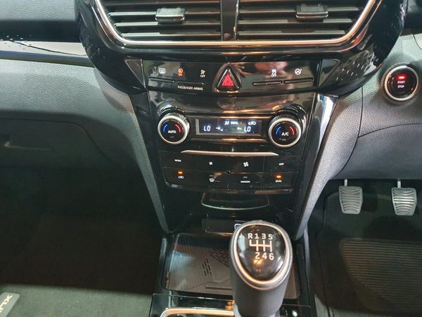 2025-Mahindra-XUV-3XO-12T-AX5 image:12
