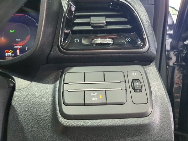 2025-Mahindra-XUV-3XO-12T-AX5 image:14