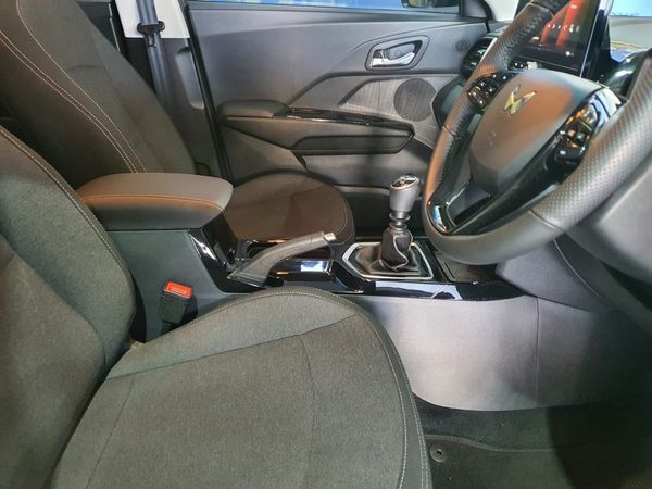 2025-Mahindra-XUV-3XO-12T-AX5 image:15