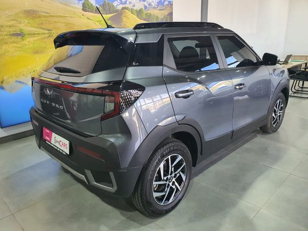 2025-Mahindra-XUV-3XO-12T-AX5 image:6