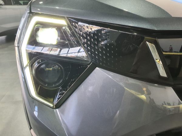 2025-Mahindra-XUV-3XO-12T-AX5 image:7