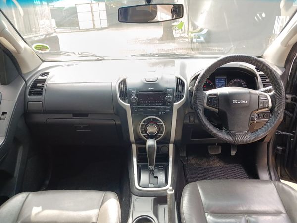 2015-Isuzu-KB-300-D-Teq-LX-Auto-Double-Cab image:6