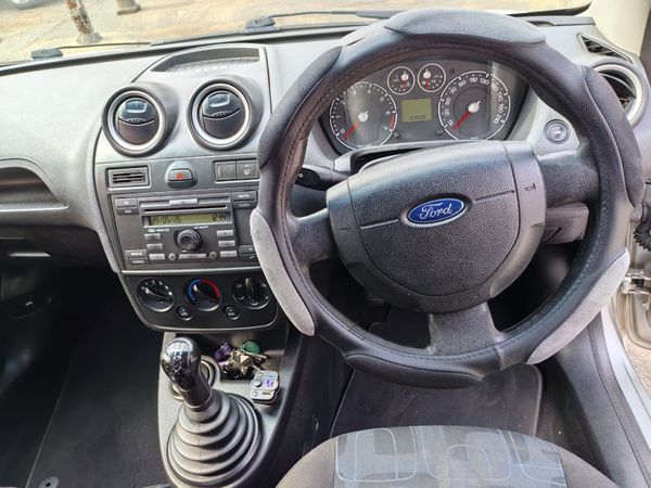 2007-Ford-Fiesta-14i-5-dr image:9