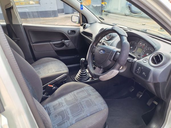 2007-Ford-Fiesta-14i-5-dr image:16