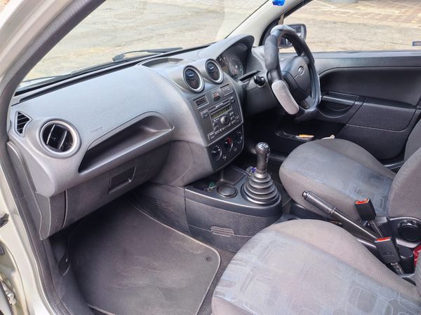 2007-Ford-Fiesta-14i-5-dr image:18