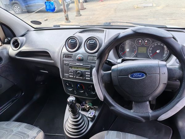 2007-Ford-Fiesta-14i-5-dr image:8