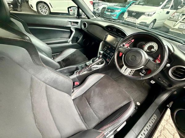 2015-Toyota-86-20-High-Auto image:8