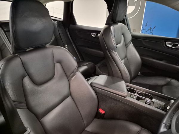 2023-Volvo-XC60-B5-Momentum-Geartronic-AWD image:5