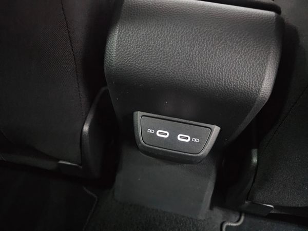 2022-Volkswagen-Taigo-10-TSI-R-Line-Auto image:9