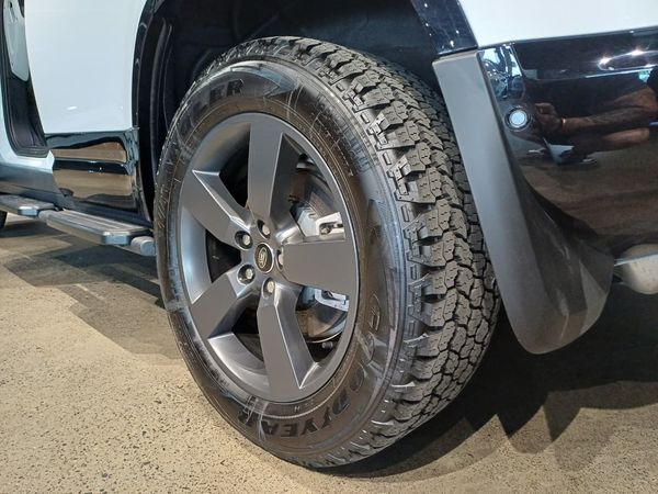 2024-Land-Rover-Defender-110-D300-SE-X-Dynamic-221kW image:6