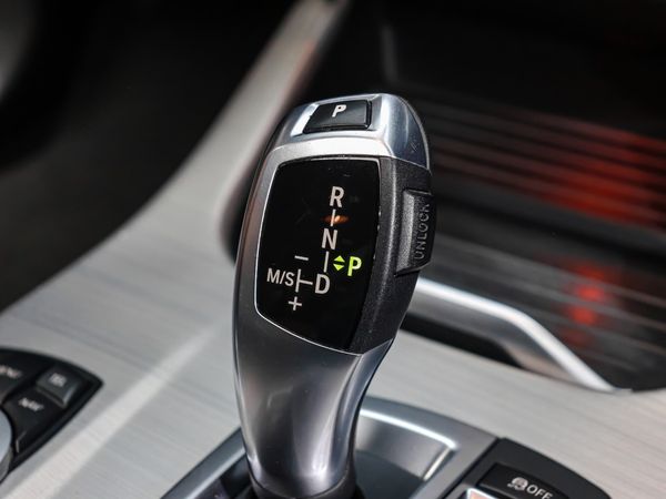2015-BMW-X4-xDrive20d-M-Sport image:12