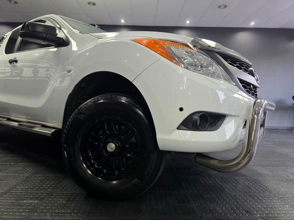 2015-Mazda-BT-50-22-TDi-SLX-FCab image:1