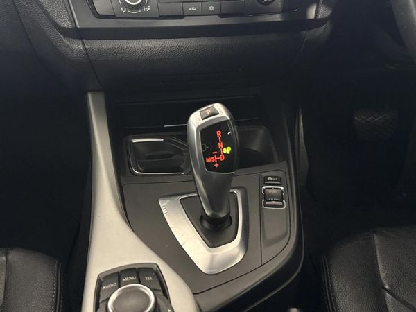 2012-BMW-1-Series-118i-5-dr-Auto image:10