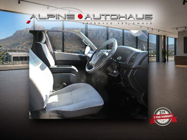 2020-Toyota-Quantum-25-D-4D-14-seat image:12