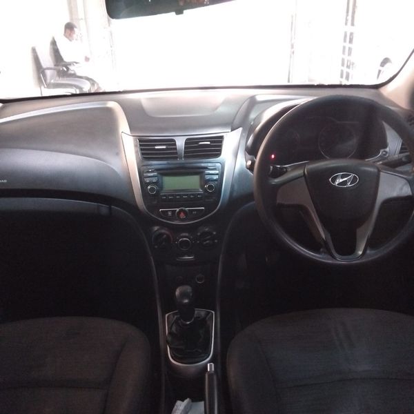 2016-Hyundai-Accent-16-GLS-Fluid image:6