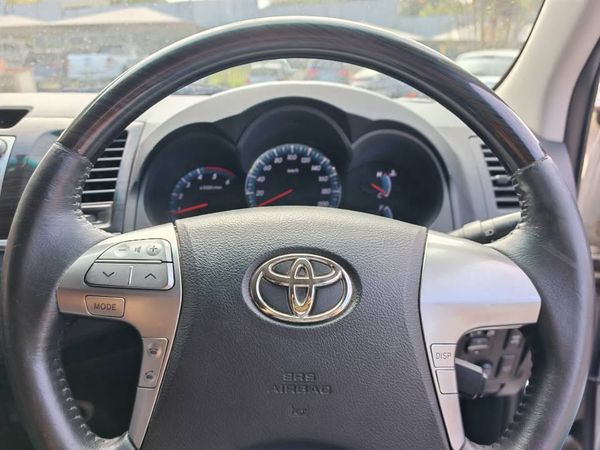 2014-Toyota-Fortuner-30-D-4D-Raised-Body image:9
