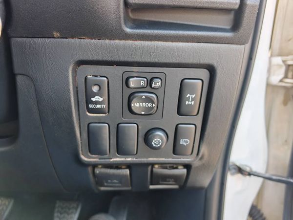 2014-Toyota-Fortuner-30-D-4D-Raised-Body image:12