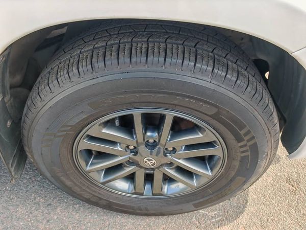 2014-Toyota-Fortuner-30-D-4D-Raised-Body image:15
