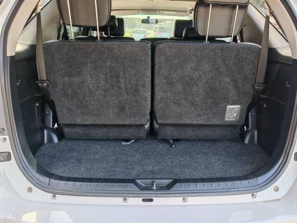 2014-Toyota-Fortuner-30-D-4D-Raised-Body image:16