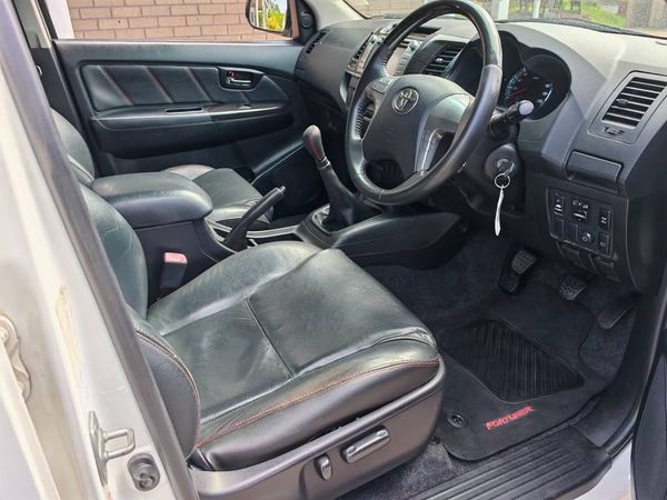 2014-Toyota-Fortuner-30-D-4D-Raised-Body image:5