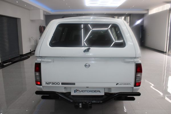 2016-Nissan-NP300-25-TDi-LWB-Single-Cab-AIRCON image:1
