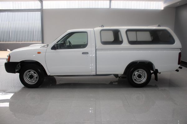 2016-Nissan-NP300-25-TDi-LWB-Single-Cab-AIRCON image:3