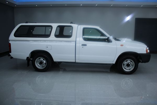 2016-Nissan-NP300-25-TDi-LWB-Single-Cab-AIRCON image:4