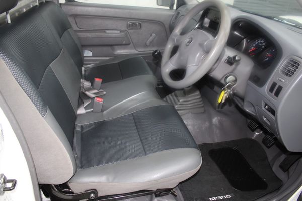 2016-Nissan-NP300-25-TDi-LWB-Single-Cab-AIRCON image:5