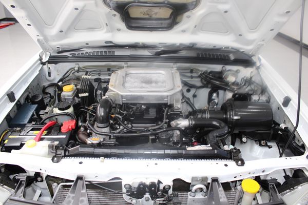 2016-Nissan-NP300-25-TDi-LWB-Single-Cab-AIRCON image:8