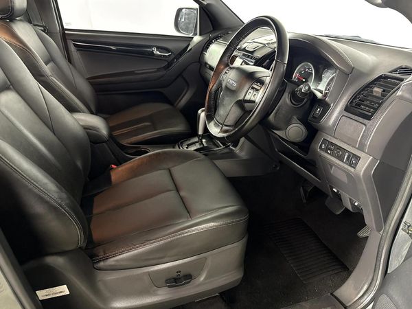 2021-Isuzu-D-Max-300-LX-Auto-Double-Cab image:9