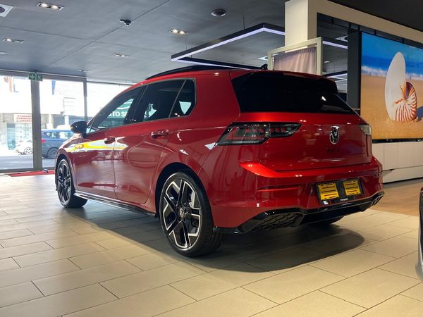 2026-Volkswagen-Golf-14-TSI-R-Line-Auto-110kw image:3