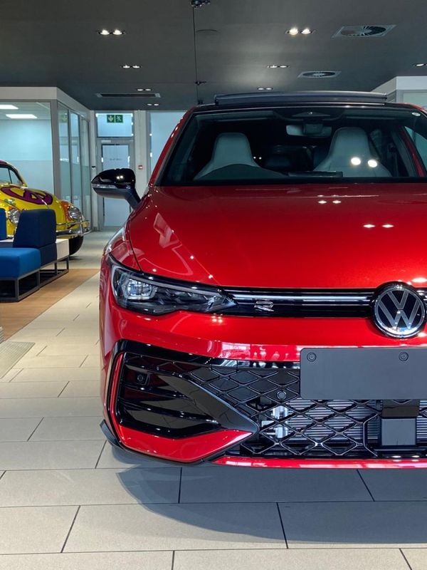 2026-Volkswagen-Golf-14-TSI-R-Line-Auto-110kw image:5