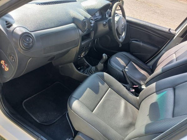 2014-Nissan-NP200-16-AC-Safety-Pack image:10