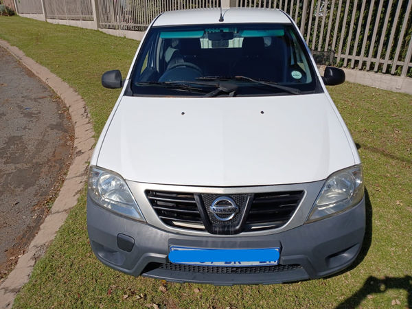 2014-Nissan-NP200-16-AC-Safety-Pack image:1