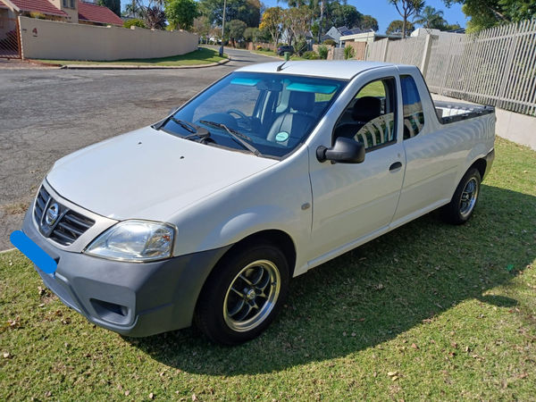 2014-Nissan-NP200-16-AC-Safety-Pack image:2