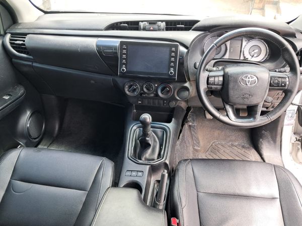 2022-Toyota-Hilux-24-GD-6-Raised-Body-Raider-Double-Cab image:3