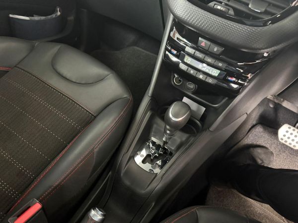2021-Peugeot-208-12T-PureTech-GT-Line-Auto-5-dr image:11
