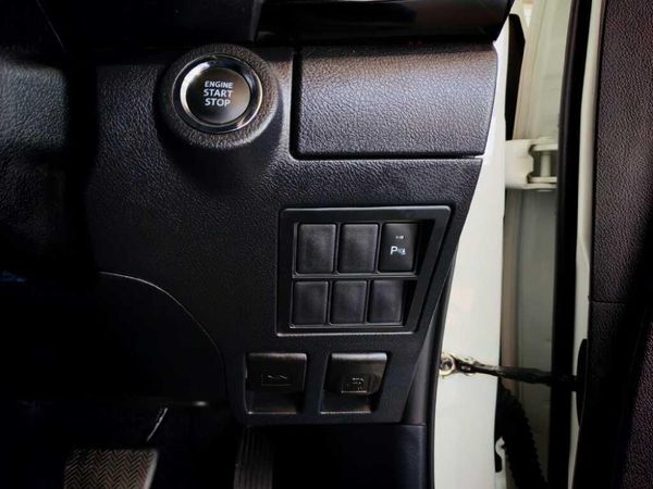 2023-Toyota-Hilux-28-GD-6-Raised-Body-Legend-Auto-Extended-Cab image:14
