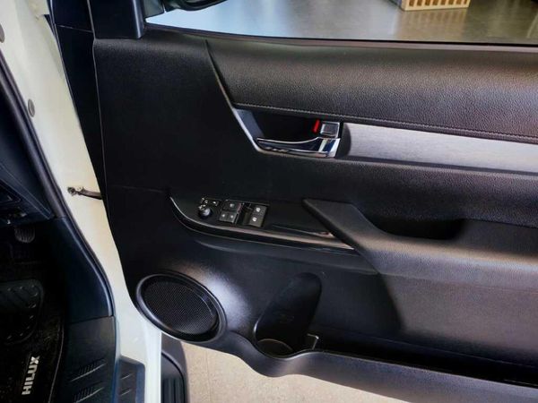 2023-Toyota-Hilux-28-GD-6-Raised-Body-Legend-Auto-Extended-Cab image:15
