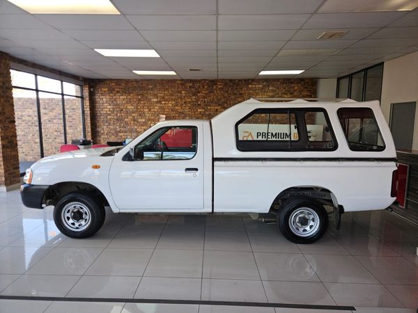 2015-Nissan-NP300-20i-LWB-Single-Cab image:3