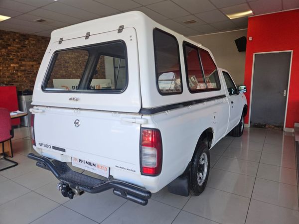 2015-Nissan-NP300-20i-LWB-Single-Cab image:5