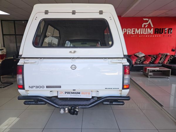 2015-Nissan-NP300-20i-LWB-Single-Cab image:6