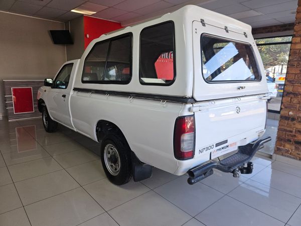 2015-Nissan-NP300-20i-LWB-Single-Cab image:7