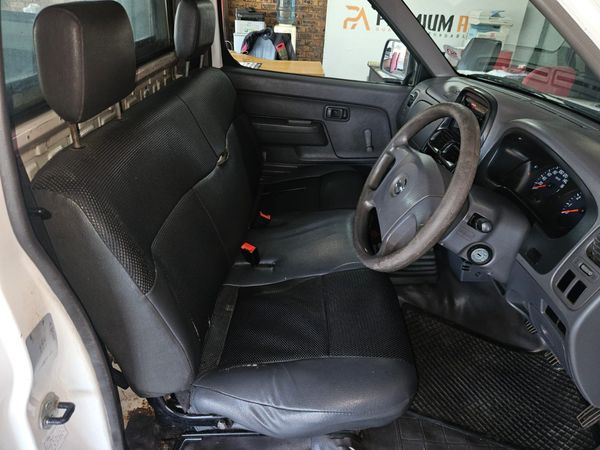 2015-Nissan-NP300-20i-LWB-Single-Cab image:8