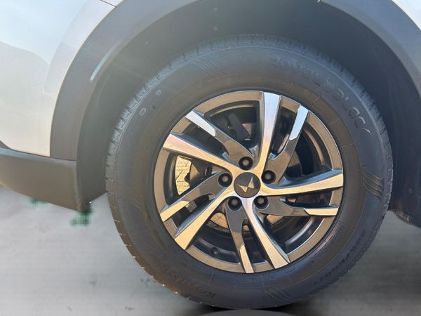2023-Mahindra-XUV-700-20-AX5-Auto image:10