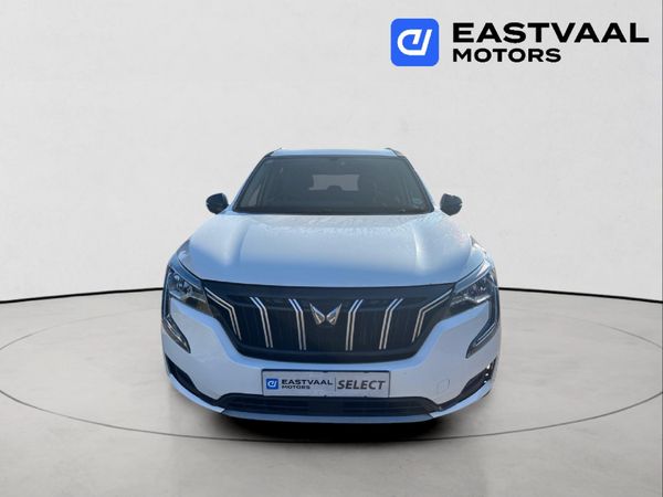 2023-Mahindra-XUV-700-20-AX5-Auto image:1