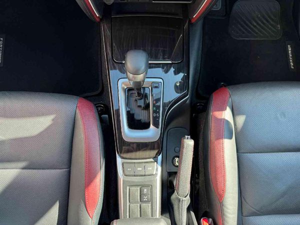 2024-Toyota-Fortuner-28-GD-6-RB-Auto image:17