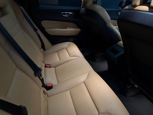 2020-Volvo-XC60-D4-Momentum-Auto-AWD image:14